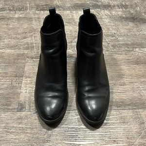 Womens size 8 black faux leather ankle boots